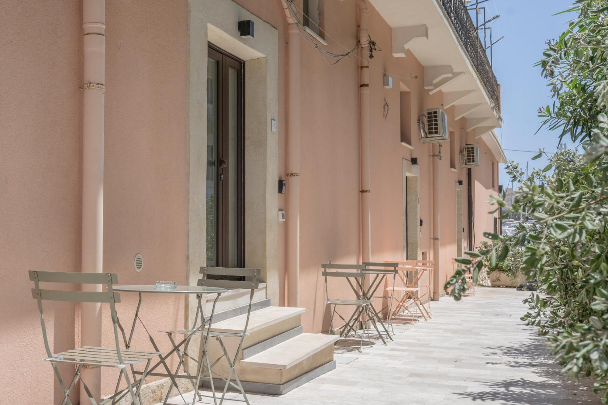 Eos - Elegants Apartments & Suites Сиракузы Экстерьер фото